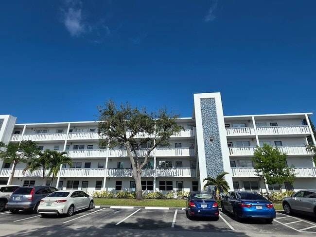 3028 Harwood D in Deerfield Beach, FL - Foto de edificio - Building Photo
