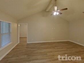 185 Presidents Way in Venus, TX - Foto de edificio - Building Photo