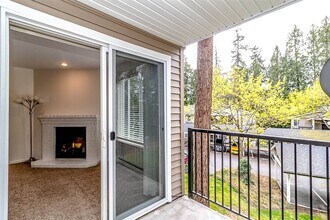 11211 NE 128th St, Unit K-202 in Kirkland, WA - Building Photo - Building Photo
