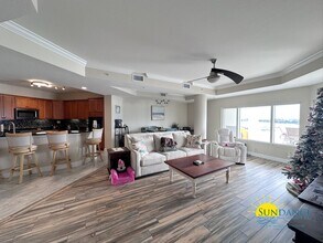 124 Miracle Strip Pkwy SE in Fort Walton Beach, FL - Foto de edificio - Building Photo