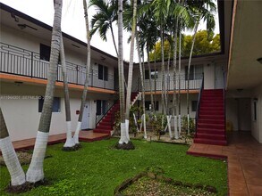 11541 NW 2nd St in Miami, FL - Building Photo - Building Photo