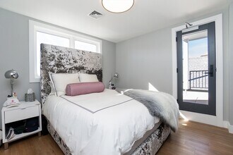 449 W Broadway, Unit 1 in Boston, MA - Building Photo - Building Photo