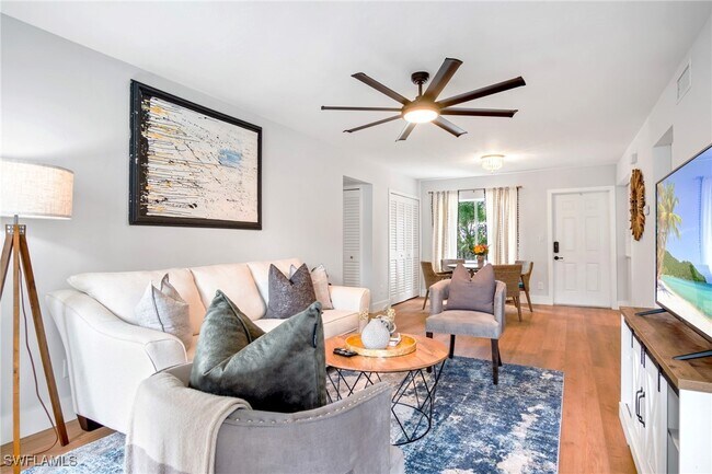 1275 7th Ave N in Naples, FL - Foto de edificio - Building Photo