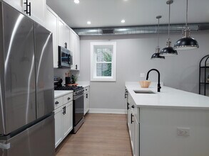 2641 W Carmen Ave, Unit 1 in Chicago, IL - Building Photo - Building Photo