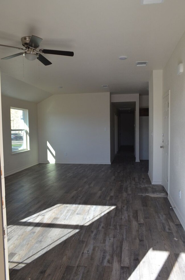 404 W Avenue C in Copperas Cove, TX - Building Photo - Building Photo