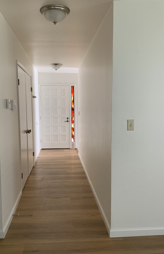 16 Fairway Pl in Pleasant Hill, CA - Building Photo - Building Photo