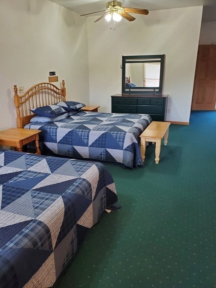 325 S Clark St, Unit 1F in North Utica, IL - Foto de edificio - Building Photo