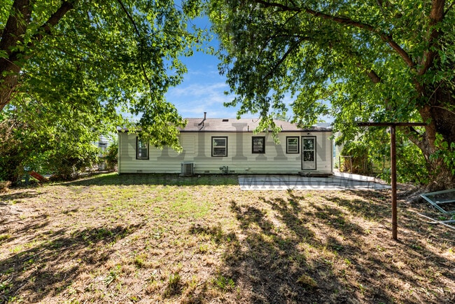 2126 S Vine St in Wichita, KS - Building Photo - Building Photo
