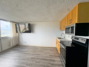 2211 Ala Wai Blvd, Unit 3007 in Honolulu, HI - Foto de edificio - Building Photo