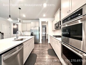 6029 Whitechapel Ct in Charlotte, NC - Building Photo - Building Photo