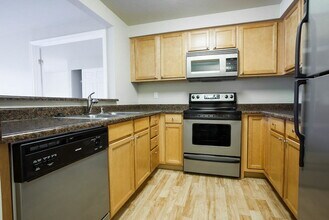 Inglenook Court in Bothell, WA - Foto de edificio - Building Photo