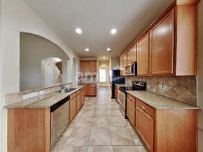 21349 Thurston Crossing Dr in Porter, TX - Foto de edificio - Building Photo