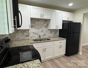 19612 Oak St, Unit 2 in Cornelius, NC - Building Photo - Building Photo
