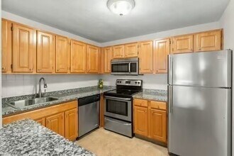 32 Whites Ave in Watertown, MA - Foto de edificio - Building Photo