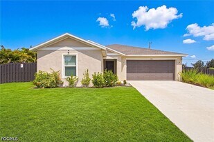 1904 NE 6th Ave in Cape Coral, FL - Building Photo