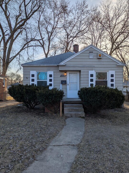 18642 Shaftsbury Ave in Detroit, MI - Building Photo