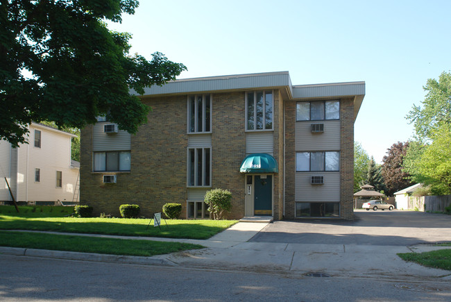 Vine Street Apartments in Lansing, MI - Building Photo - Building Photo