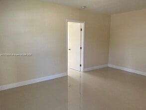 1992 NE 172nd St in North Miami Beach, FL - Building Photo - Building Photo