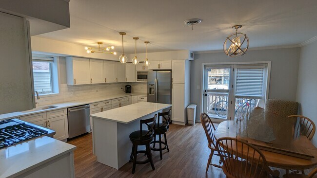 1823-2 N Clybourn Ave, Unit Clybourn Duplex Up in Chicago, IL - Building Photo - Building Photo