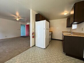 2242 Heather Ln in Arcata, CA - Building Photo - Building Photo