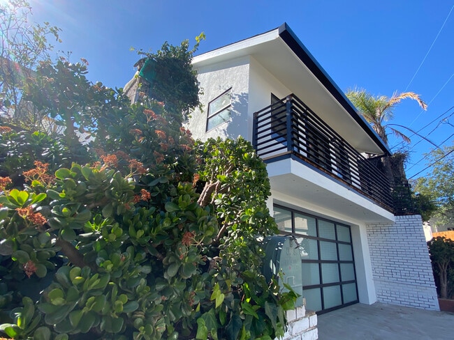 2118 Kew Dr in Los Angeles, CA - Building Photo - Building Photo