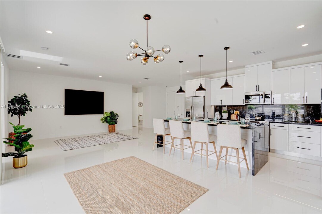1805 NW 22nd Ct in Miami, FL - Building Photo