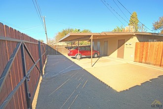 611 WIilson Ave in Bakersfield, CA - Building Photo - Other