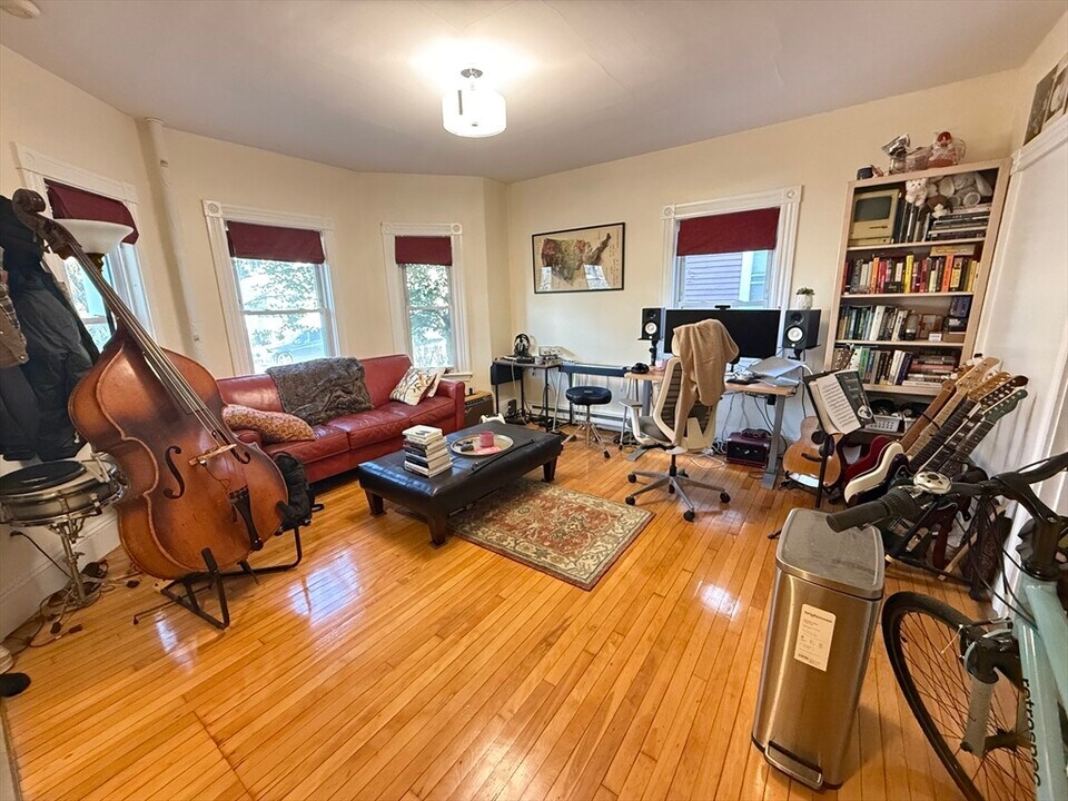 42 Rindge Ave in Cambridge, MA - Building Photo