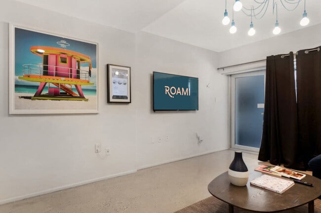 250 Collins Ave in Miami Beach, FL - Building Photo - Building Photo