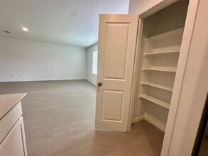 13310 Rayhill Dr in Conroe, TX - Foto de edificio - Building Photo