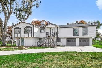 29927 County Rd 25 in Damon, TX - Foto de edificio - Building Photo