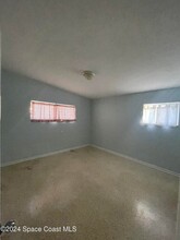 353 Lee Ave in Satellite Beach, FL - Foto de edificio - Building Photo