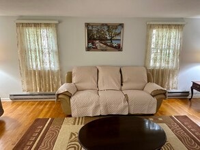 160 Sunset Dr in Glastonbury, CT - Building Photo - Building Photo