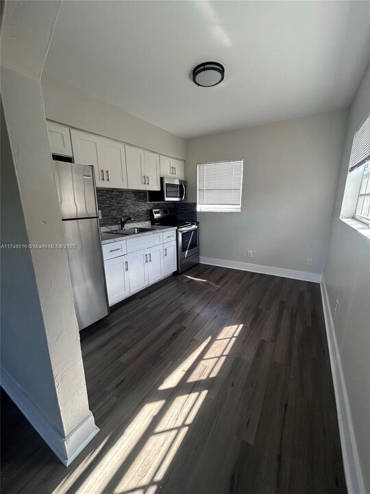 821 NW 7th Ave in Hallandale Beach, FL - Building Photo