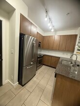 245 Ross Dr in New Westminster, BC - Building Photo - Building Photo