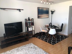 1000 West Ave, Unit 1431 in Miami Beach, FL - Building Photo - Building Photo
