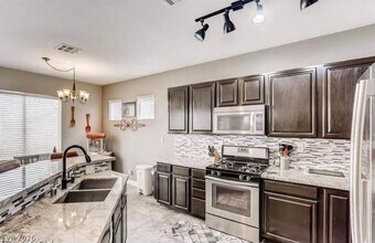 7036 Azure Beach St in Las Vegas, NV - Building Photo - Building Photo