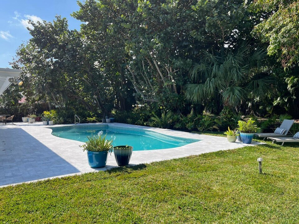 7423 Clarke Rd in West Palm Beach, FL - Building Photo