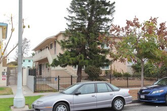 1945 17th St in Santa Monica, CA - Building Photo - Building Photo