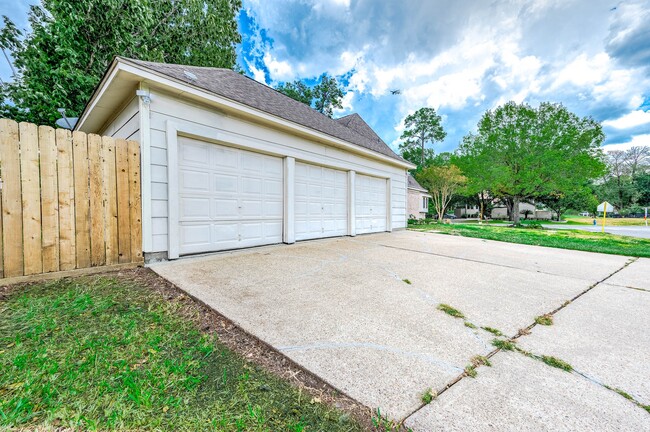 18909 Walden Forest Dr in Atascocita, TX - Building Photo - Building Photo
