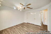 7306 Kingsland Dr in San Antonio, TX - Foto de edificio - Building Photo