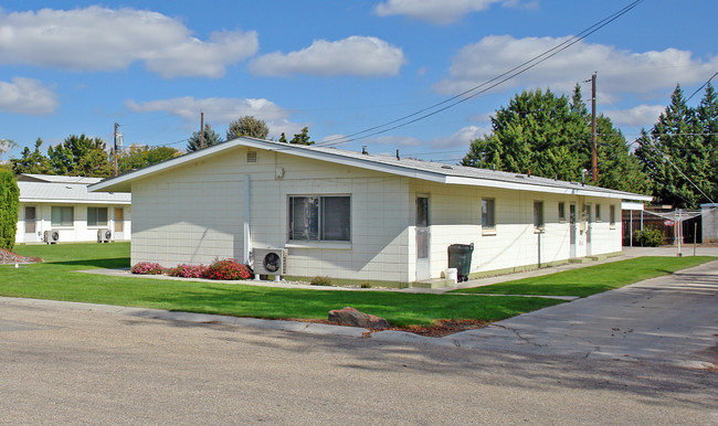 Checola Park Apartments in Nampa, ID - Building Photo - Building Photo