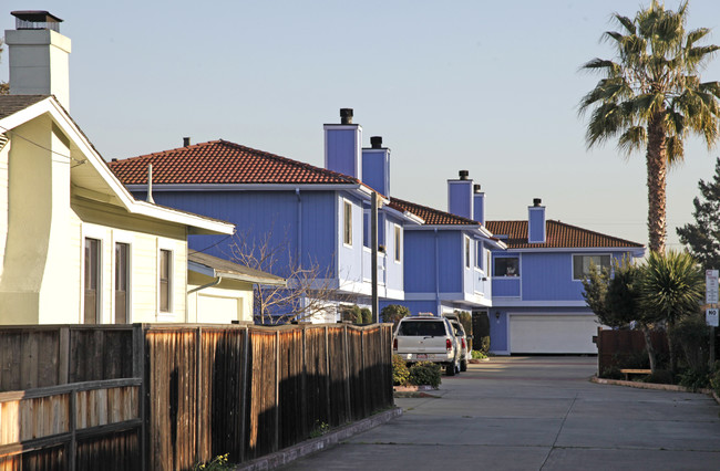 341-345 Medford Ave in Hayward, CA - Building Photo - Building Photo