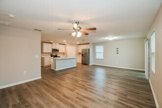 2045 Pebble Point Dr in Green Cove Springs, FL - Building Photo - Building Photo