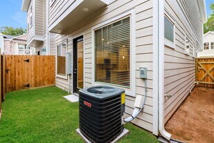 5104 Royal Heath Dr in Houston, TX - Building Photo