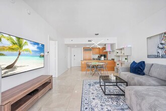 495 Brickell Ave in Miami, FL - Building Photo - Building Photo