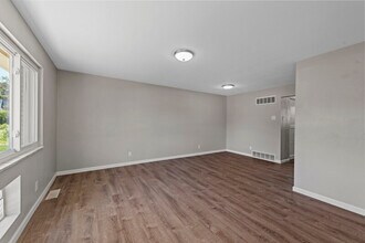3892 Brittany Cir in Bridgeton, MO - Building Photo - Building Photo