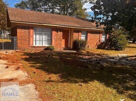 928 Greenbriar Trial in Hinesville, GA - Building Photo