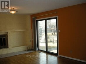 7463 Sigsbee Dr in Mississauga, ON - Building Photo - Building Photo