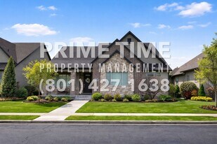 10767 N Town Ctr W in Highland, UT - Building Photo